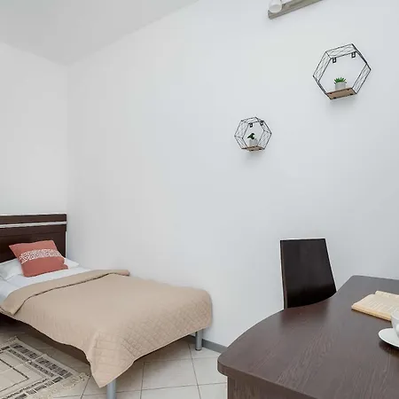 公寓 Spacious Tarsis In By Renters
