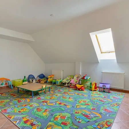 Spacious Tarsis In By Renters