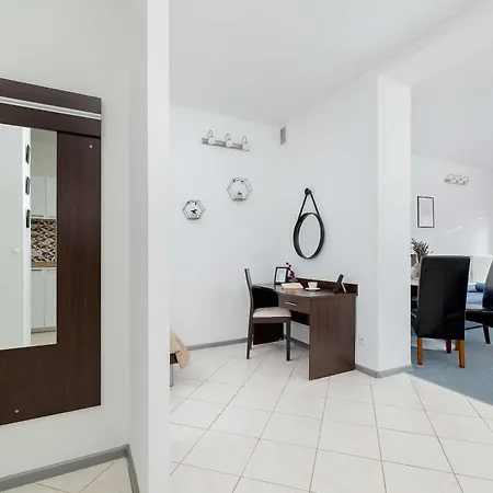 Spacious Tarsis In By Renters 公寓