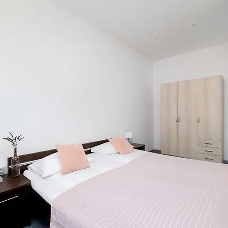 Apartment Spacious Tarsis In By Renters *
