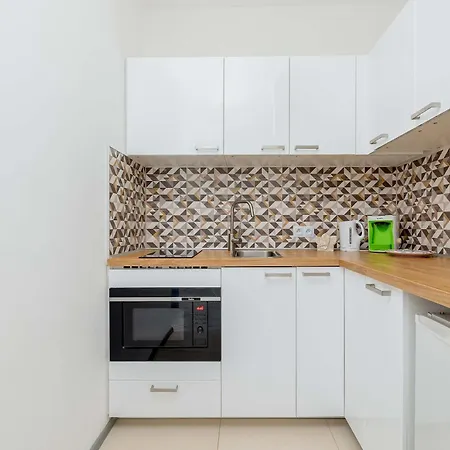 Spacious Tarsis In By Renters Apartment Kolobrzeg