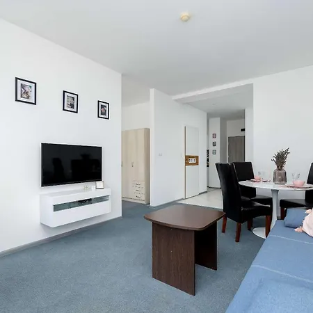 公寓 Spacious Tarsis In By Renters